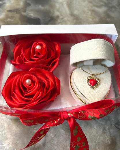 COLLAR ROJO SOFISTICADO + REGALO ESPECIAL: CAJA DECORADA CON ROSAS